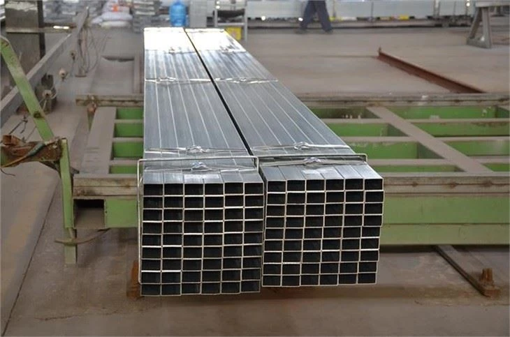 SHS Sezione cava zincata 20*20-200*200mm